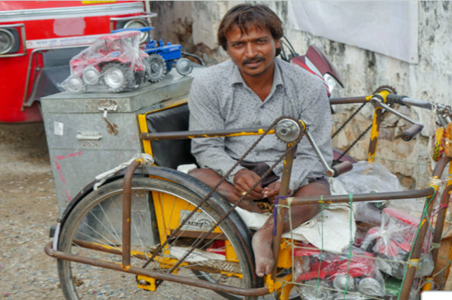 Mahamaya_Hawker